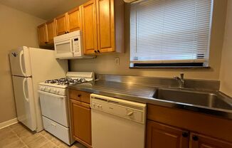 2 beds, 1 bath, 710 sqft, $1,570, Unit 09C