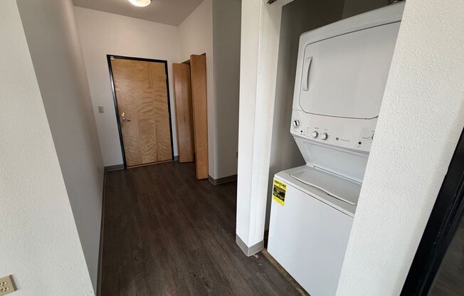 2 beds, 1 bath, 990 sqft, $1,900, Unit 601