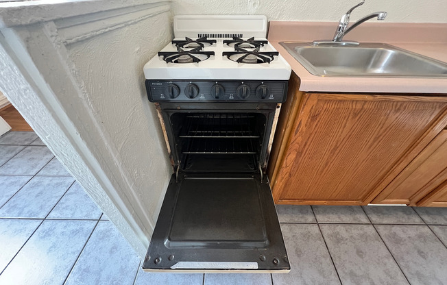 Studio, 1 bath, 440 sqft, $865, Unit 711