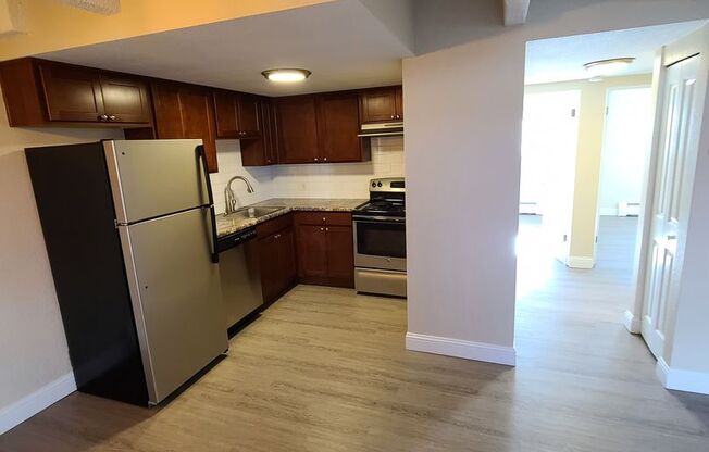 2 beds, 1 bath, 842 sqft, $1,399, Unit Apt 11