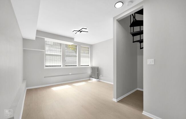 7715 S South Shore