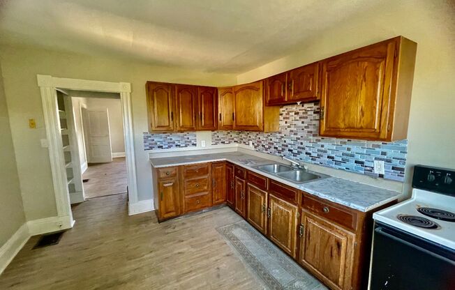 1 bed, 1 bath, 700 sqft, $650, Unit 2