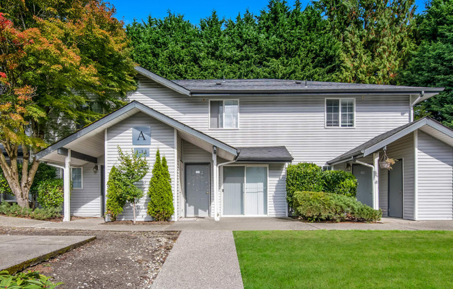 Entrance with garden at Glen at North Creek, Washington
