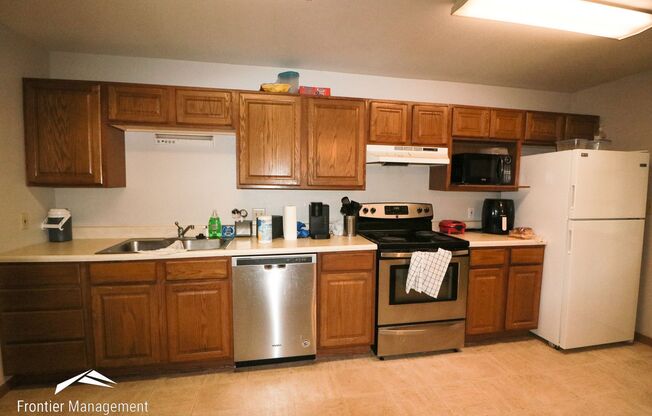 4 beds, 2 baths, $1,500, Unit A