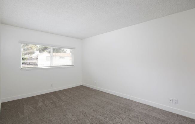 2 beds, 1 bath, 950 sqft, $2,375, Unit 84