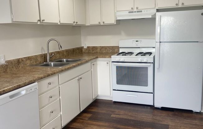 2 beds, 1 bath, 905 sqft, $1,400, Unit 5494-F