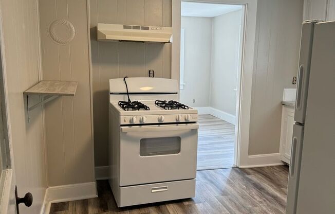 2 beds, 1 bath, $900