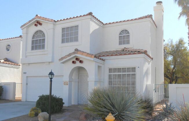 Spacious 2 Story Home with a Community Pool near Ft. Apache and Cheyenne