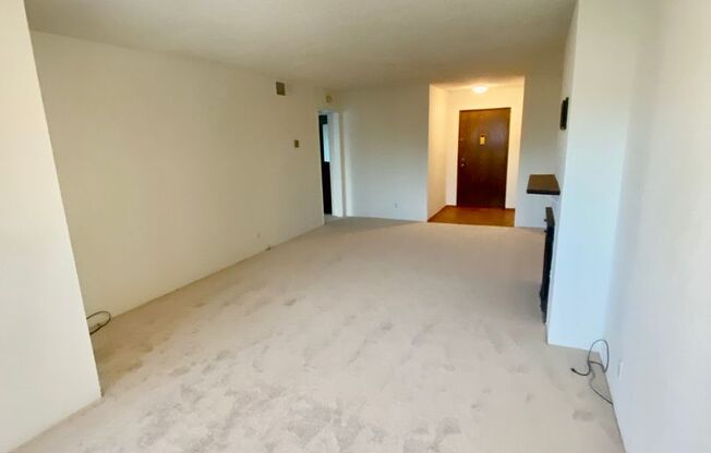 Beautiful 1 Bedroom Condo With An Amazing View In Gated Community