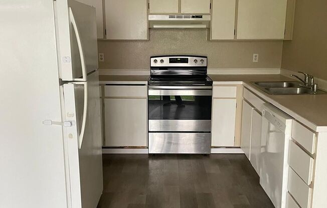 2 beds, 1 bath, 800 sqft, $1,650, Unit B