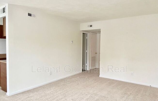 1307 CYPRESS AVE