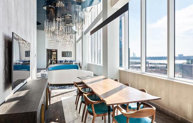 525 W 36 ST