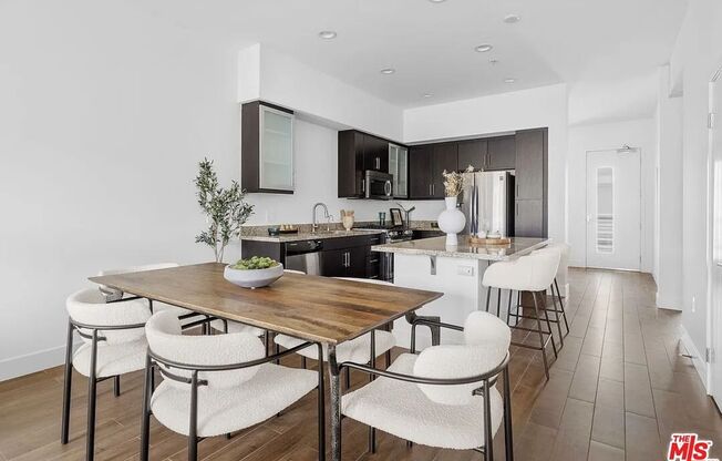 Beautiful Playa Vista Home With In Unit Laundry!