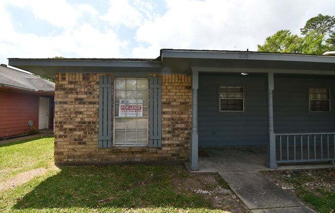 Zachary School District!  3 bedroom, 1.5 bath townhouse available in Willow Creek Subdv