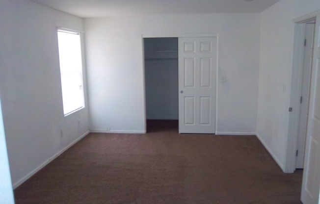 3 bedroom home with granite tops and tile floors $1500.00/month
