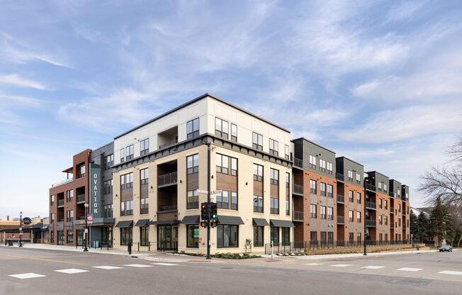 1 bed, 2 baths, 913 sqft, $2,124, Unit 125