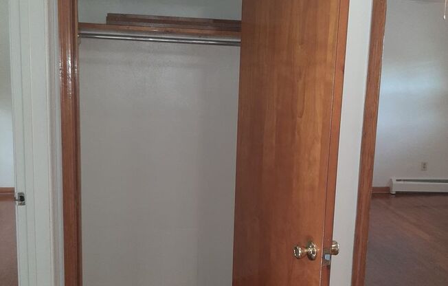 2 beds, 1 bath, 903 sqft, $1,250, Unit B-1