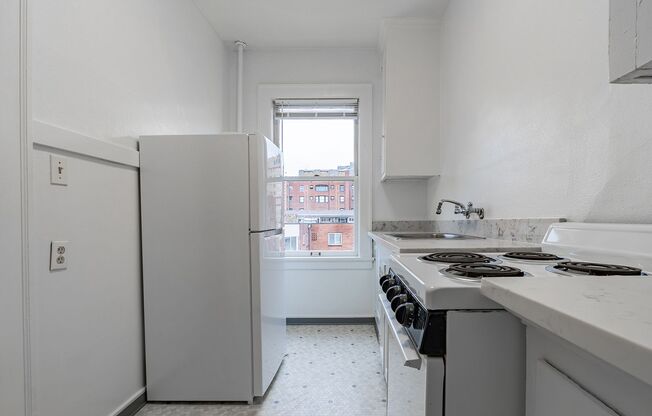 Studio, 1 bath, 390 sqft, $1,050, Unit 01 - 210