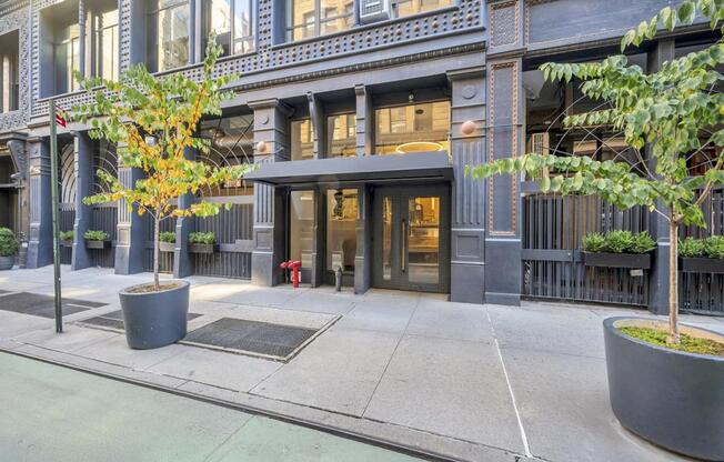 39 E 12 ST