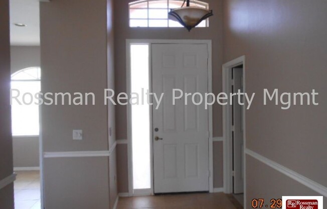 3 beds, 2 baths, $2,300