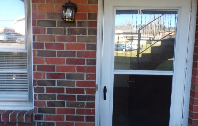 2 beds, 1 bath, 903 sqft, $1,140, Unit M-10