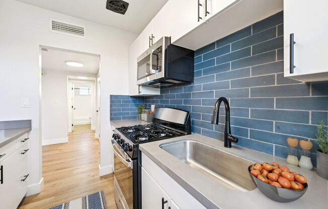 1 bed, 1 bath, 700 sqft, $1,199, Unit H105