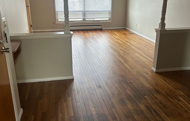 2 beds, 1 bath, $975, Unit Apt 3