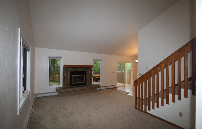 3 Bedroom Townhome in Eagle River w/ Fenced Yard!