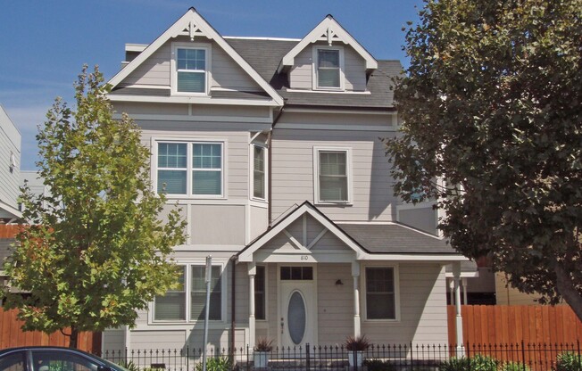 Downtown Victorian with new appliances