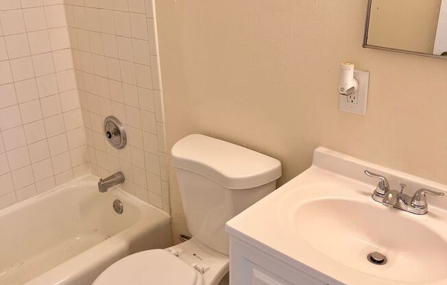 1 bed, 1 bath, $795, Unit 02