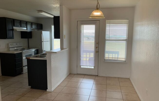 2 beds, 1 bath, $700