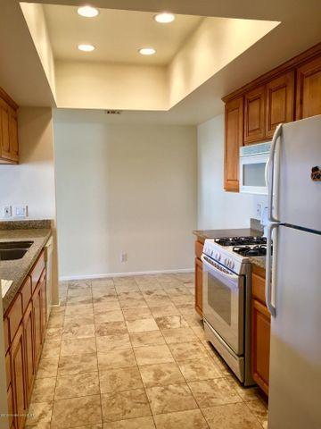 2 beds, 2.5 baths, 1,449 sqft, $4,000, Unit 205