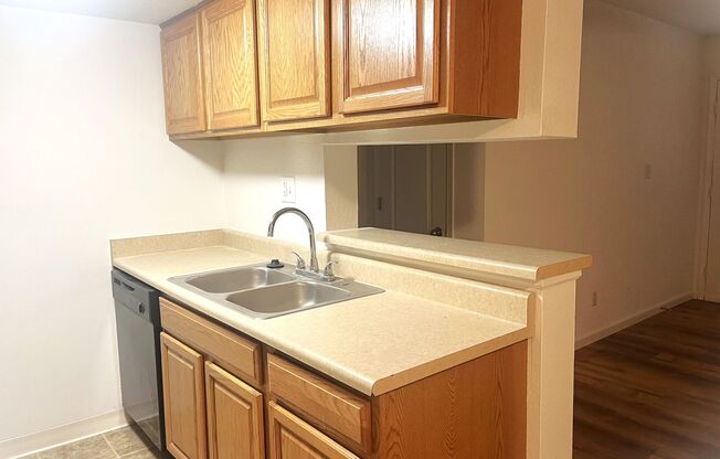 2 beds, 2 baths, 875 sqft, $1,099, Unit 202