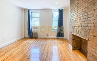 335 E 10 ST