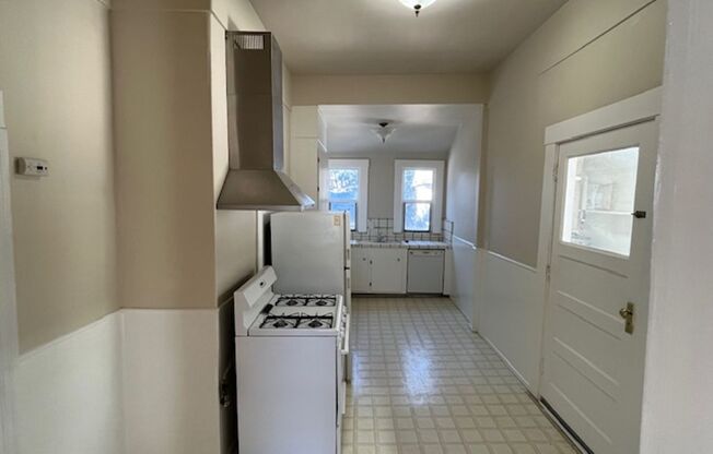 3 beds, 1 bath, 1,250 sqft, $2,500, Unit 1233 Star St. - Upstairs