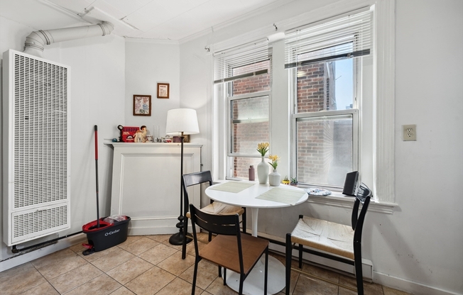 3 beds, 1 bath, 650 sqft, $3,600, Unit 8