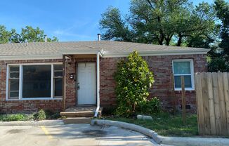 $795- 2 bed 1 bath - Spacious Duplex