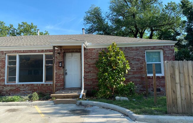 2 beds, 1 bath, $795, Unit 915 N Oliver