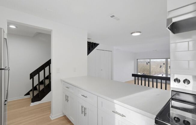 2 beds, 1 bath, 900 sqft, $1,600, Unit 304