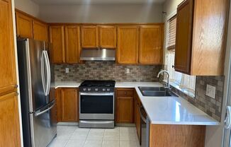 3 beds, 2.5 baths, $2,600