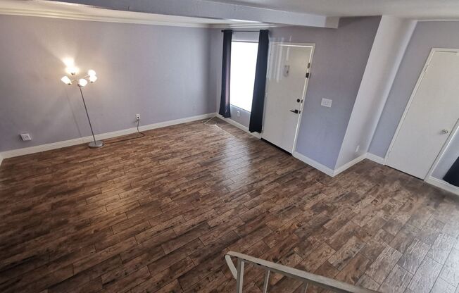 3 b / 3 ba Beautiful upgraded Townhouse with a garage