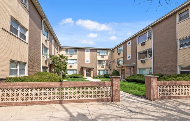 1 bed, 1 bath, 700 sqft, $2,050, Unit 4040-1C