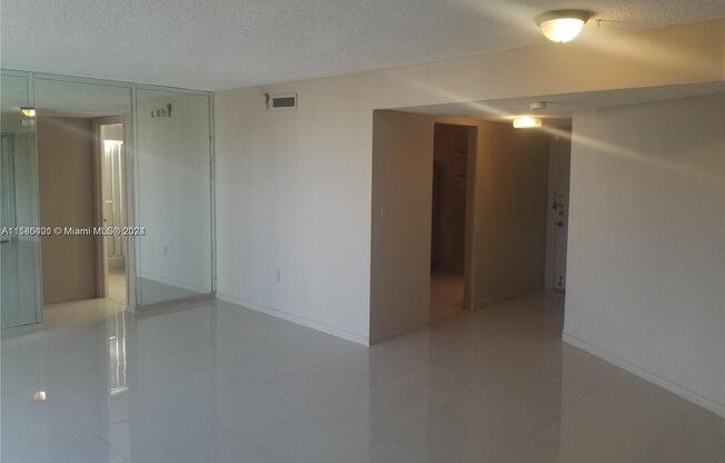 1200 NE MIAMI GDNS DR