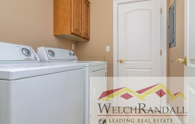 Spacious 2-Bedroom Condo in Prime Downtown Location!