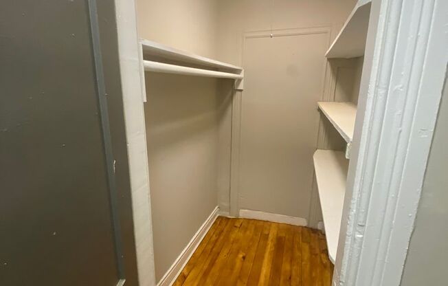 1 bed, 1 bath, $1,300, Unit 1521 Park Ave R -1R