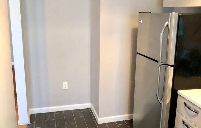 Studio, 1 bath, 430 sqft, $950, Unit Unit #3