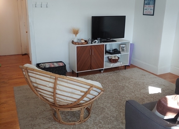 1 bed, 1 bath, 735 sqft, $1,990, Unit 3