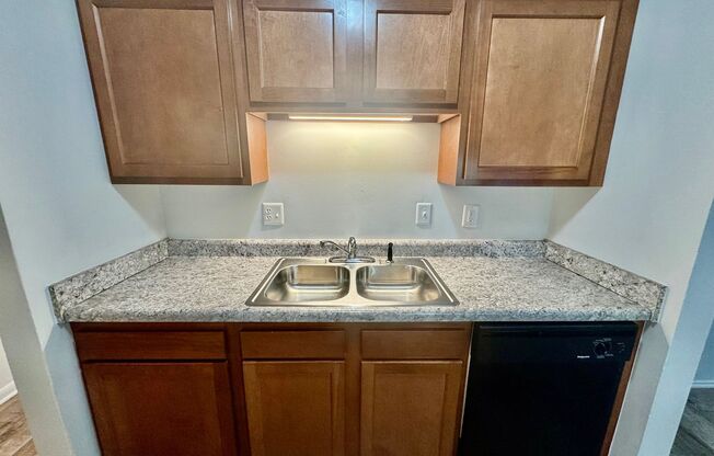 2 beds, 1 bath, 1,000 sqft, $1,295, Unit 101