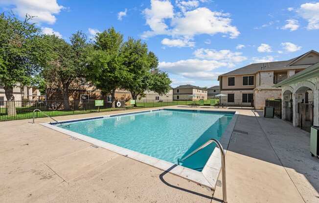 Austin, TX Apartments – Huntington Meadows– resort style pool