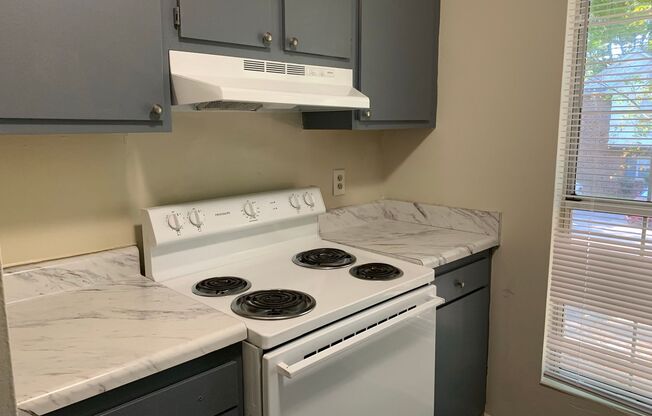 Spacious North Raleigh  Townhouse  *2 brm 2 bath * small pet neg't * laminate floors